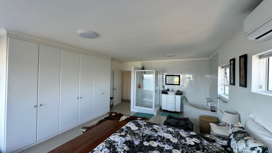 5 Bedroom Property for Sale in Dana Bay Western Cape